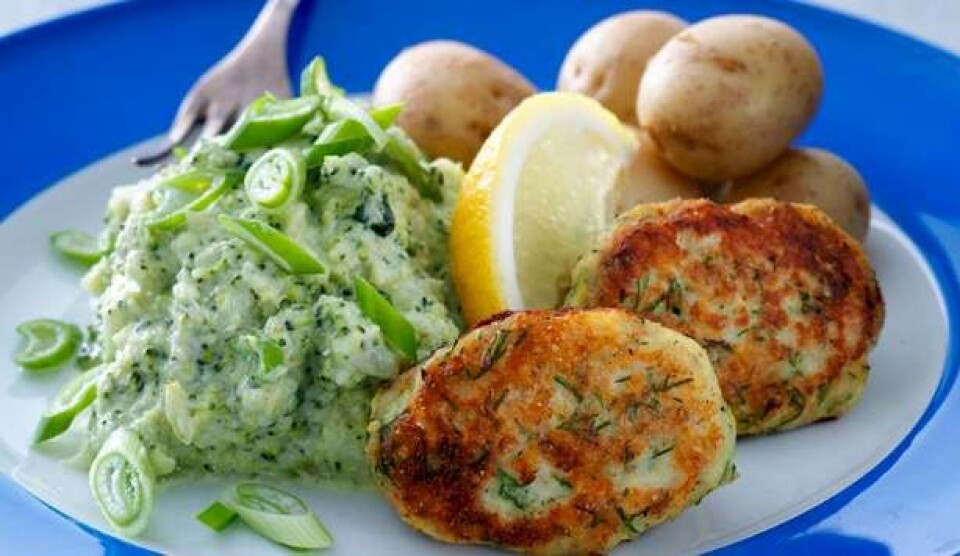 Opskrift på fiskefrikadeller med broccolipuré
