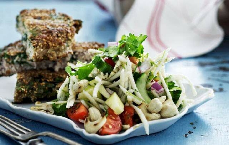 Opskrift på krebinet med sesam og rå tabbouleh