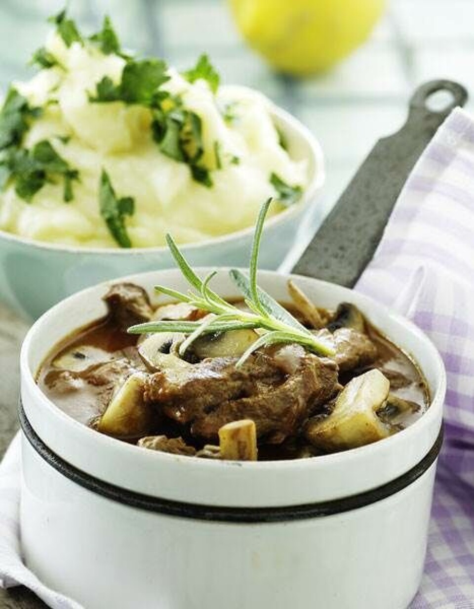 Bøf stroganoff med rosmarin