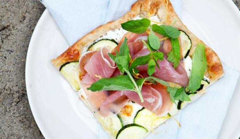 Tærte opskrift med gedeost, courgette og parmaskinke