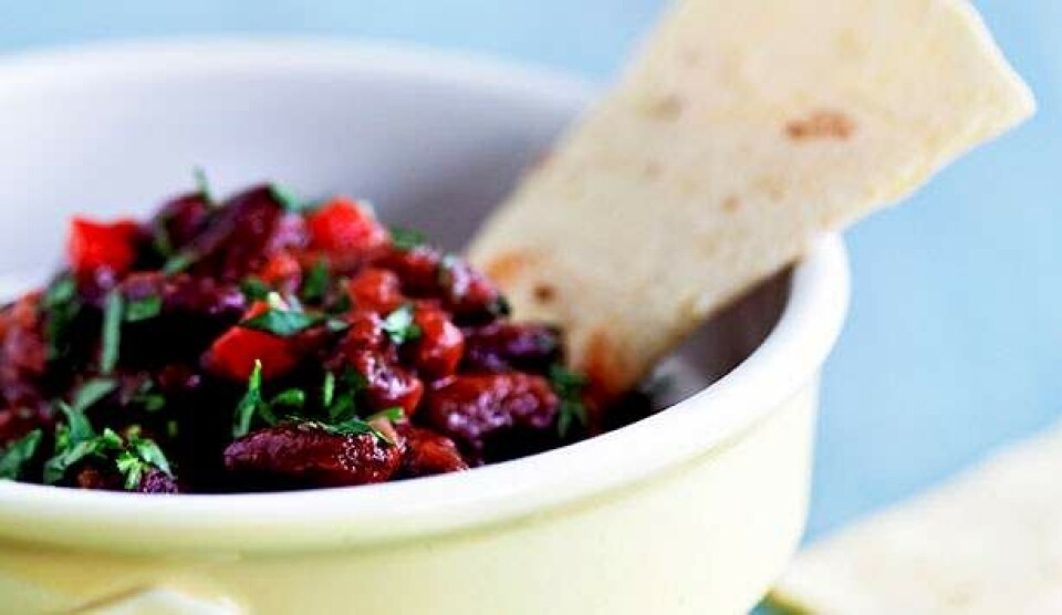 Opskrift på bønnegryde med fladbrød og grillede majs