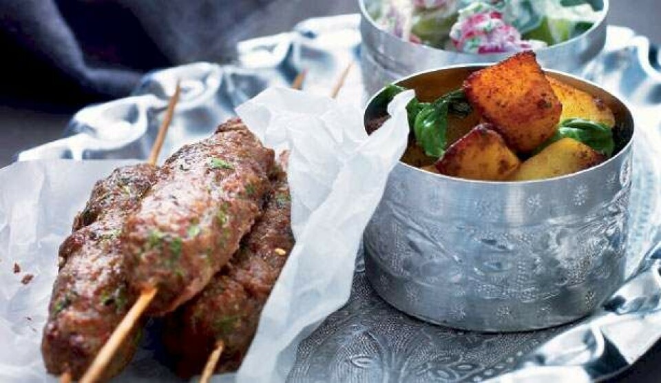 Opskrift på lammekebab og spinat-kartofler