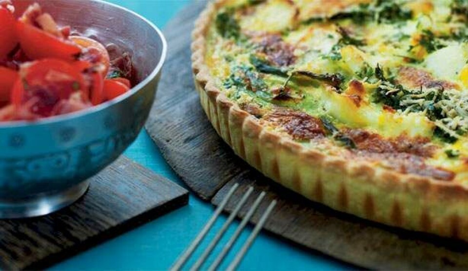 Aspargestærte opskrift med tomatsalat