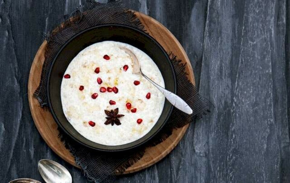 Opskrift på risdessert med sirup og granatæble