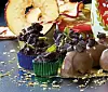 Chokoladetoppe med frugtstykker