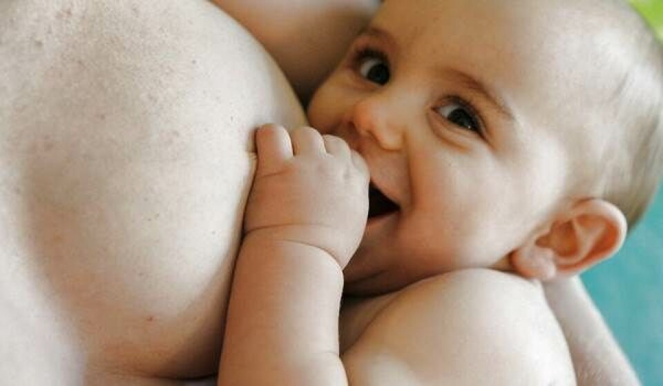10 trin til en glad baby uden mors bryst