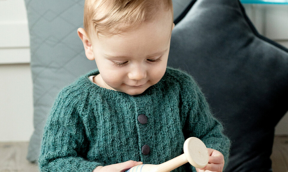 Babytrøje i strukturmønster