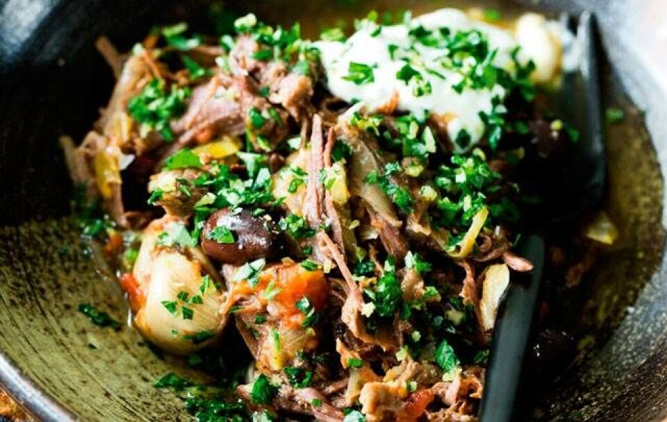 Pulled beef med oliven, saltet ricotta og gremolata