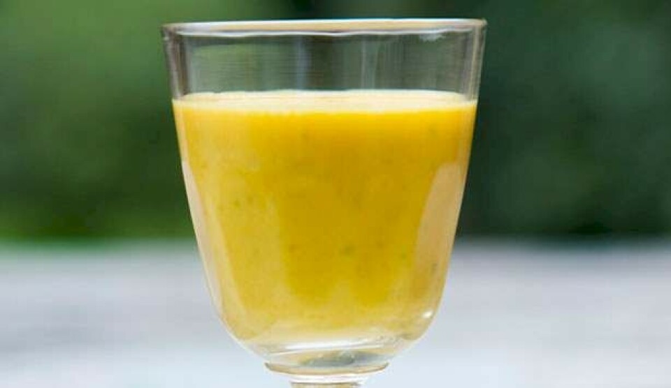 Shot med citron, olivenolie gurkemeje og cayennepeber