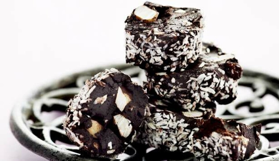 Opskrift på raw food kage med paranødder og kokos