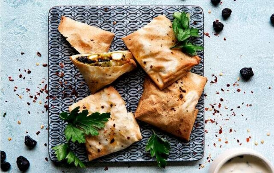 Pastilla med kylling, rosiner, chili og kanel