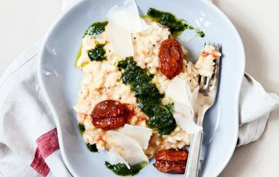 Opskrift på risotto med mozarella, tomater og basilikumsolie