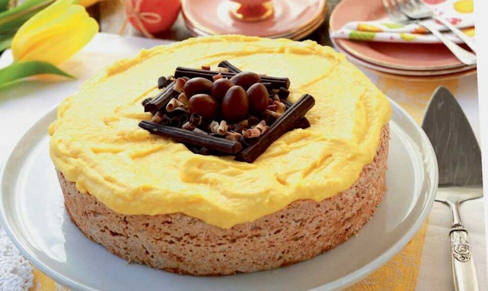 Dessertkage med mandelbund og smørcreme