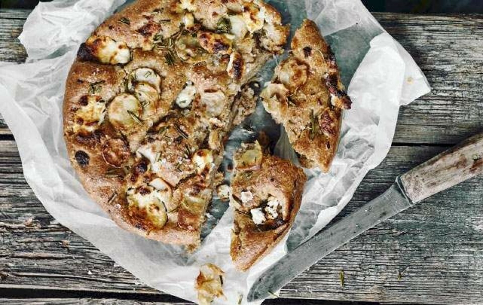 Grov focaccia med kartofler og gedeost