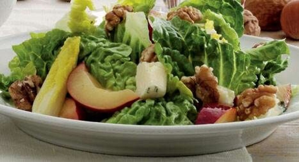 Salat med blommer og valnødder