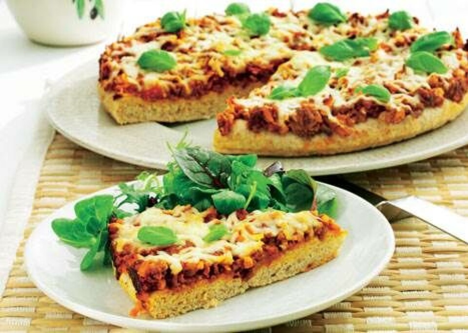 Deep pan pizza med kødsovs