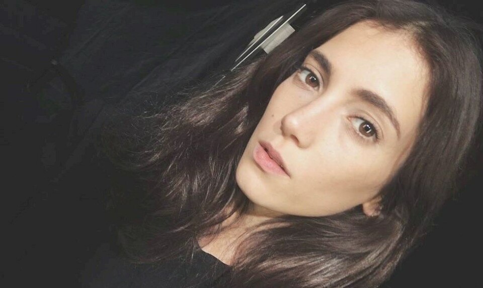 Sarah-Sofie Boussnina øjenbryn