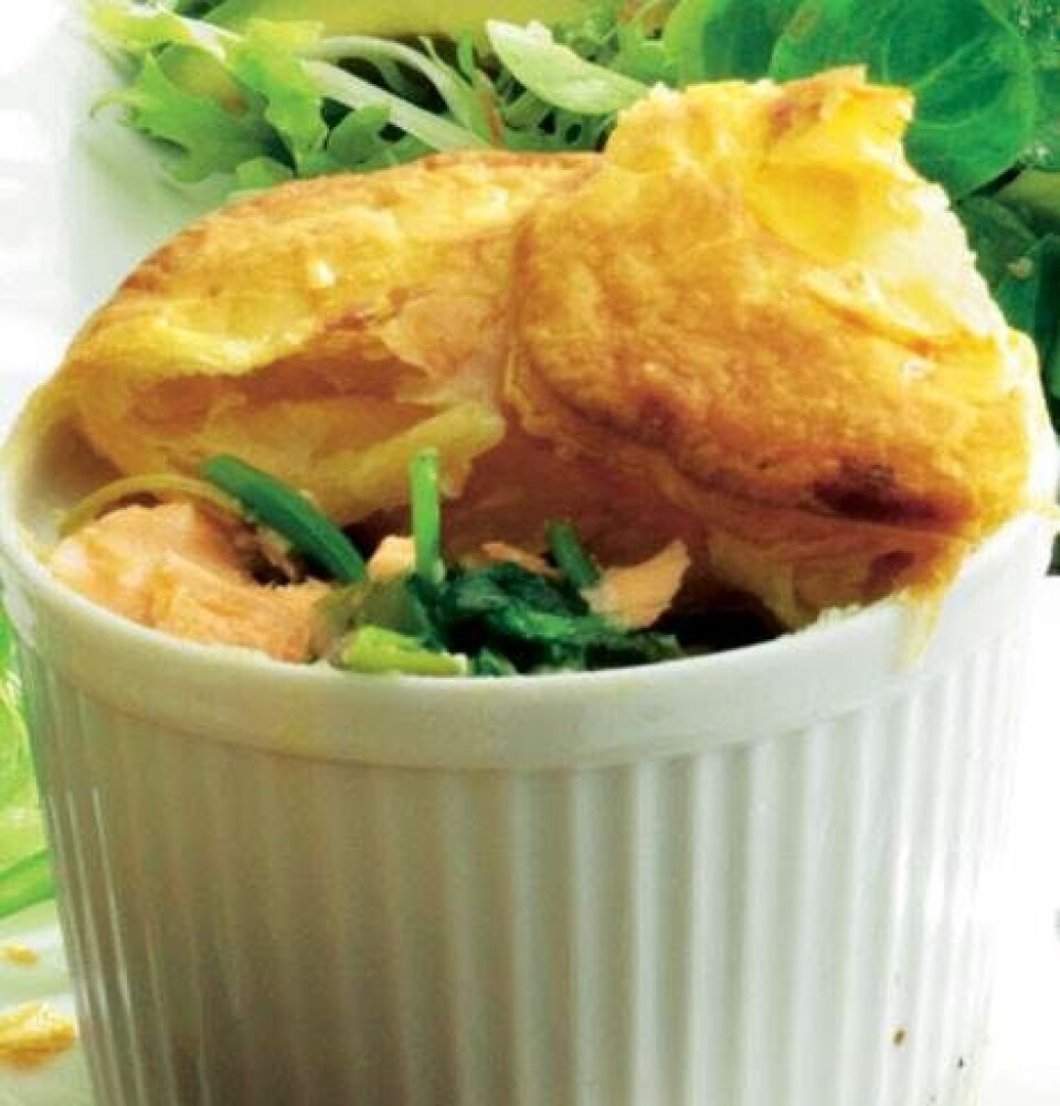 Portionspier med laks og grønsager under butterdejslåg