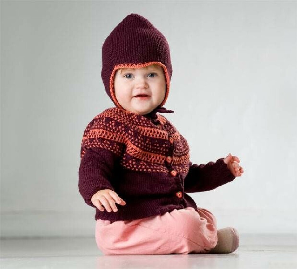 Strik en fin barnebluse med hulmønster fra Hjemmet