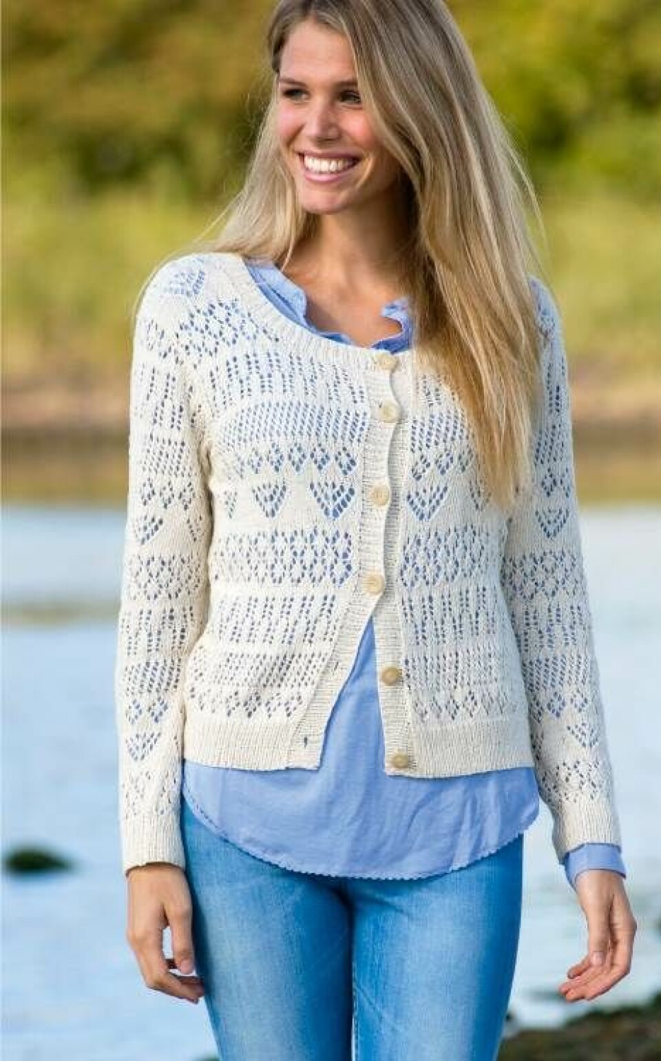 Strikket cardigan med hulmønster fra Hjemmet