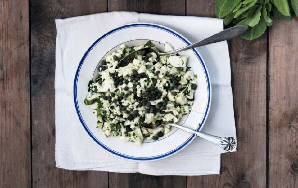 Blomkåls-salat med citron og basilikum