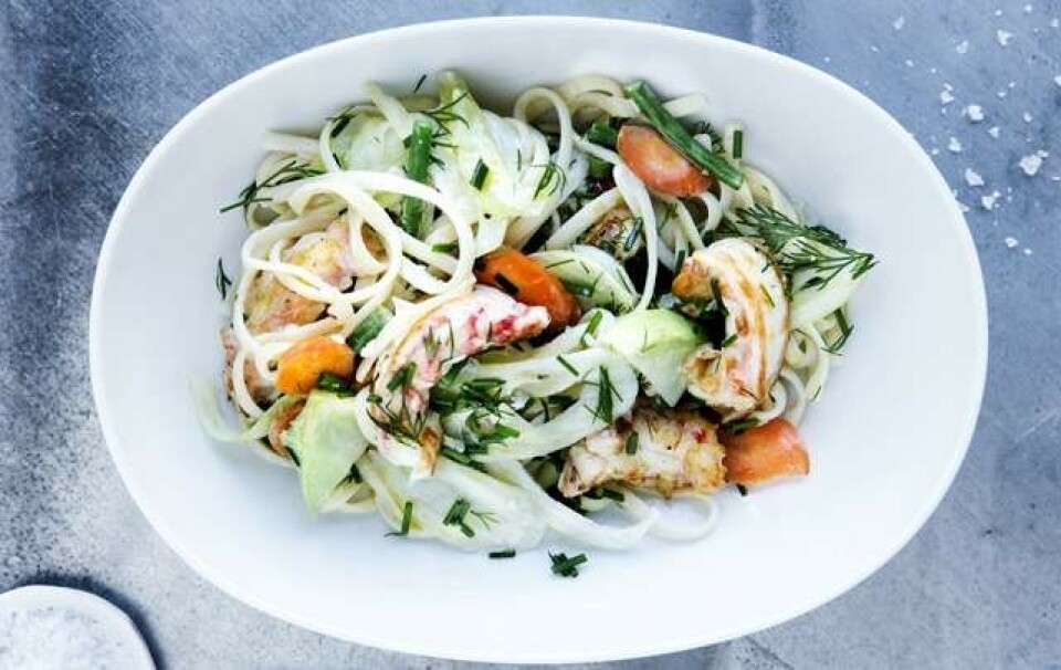 Linguine med jomfruhummer og sommergrønt