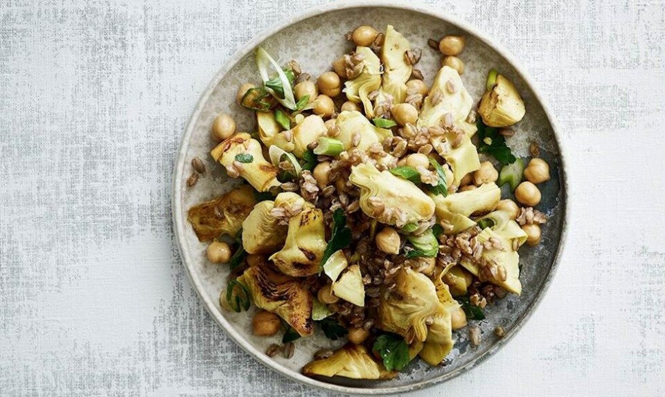 Salat med perlerug, artiskok og bønner