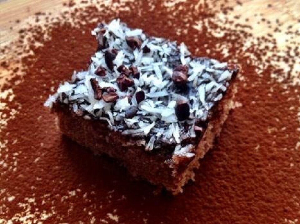 Chokoladekage med chokoladesovs og kokos fra Hjemmet