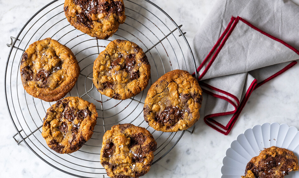 Havregrynscookies med brunet smør og valnødder
