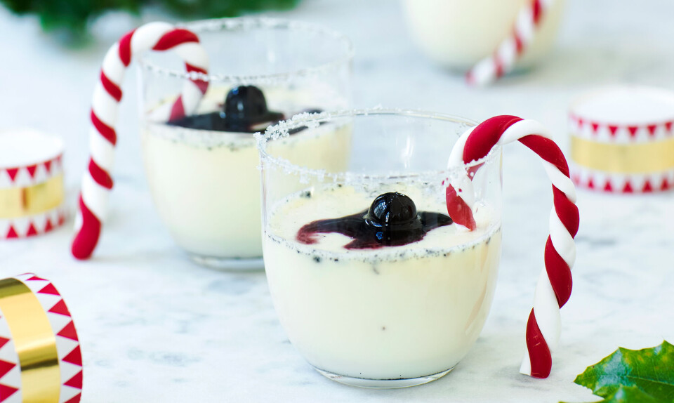 Panna cotta med kirsebær og rom