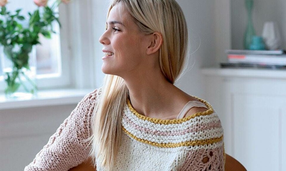 Strik selv: Smuk bluse i tre farver fra Hendes Verden