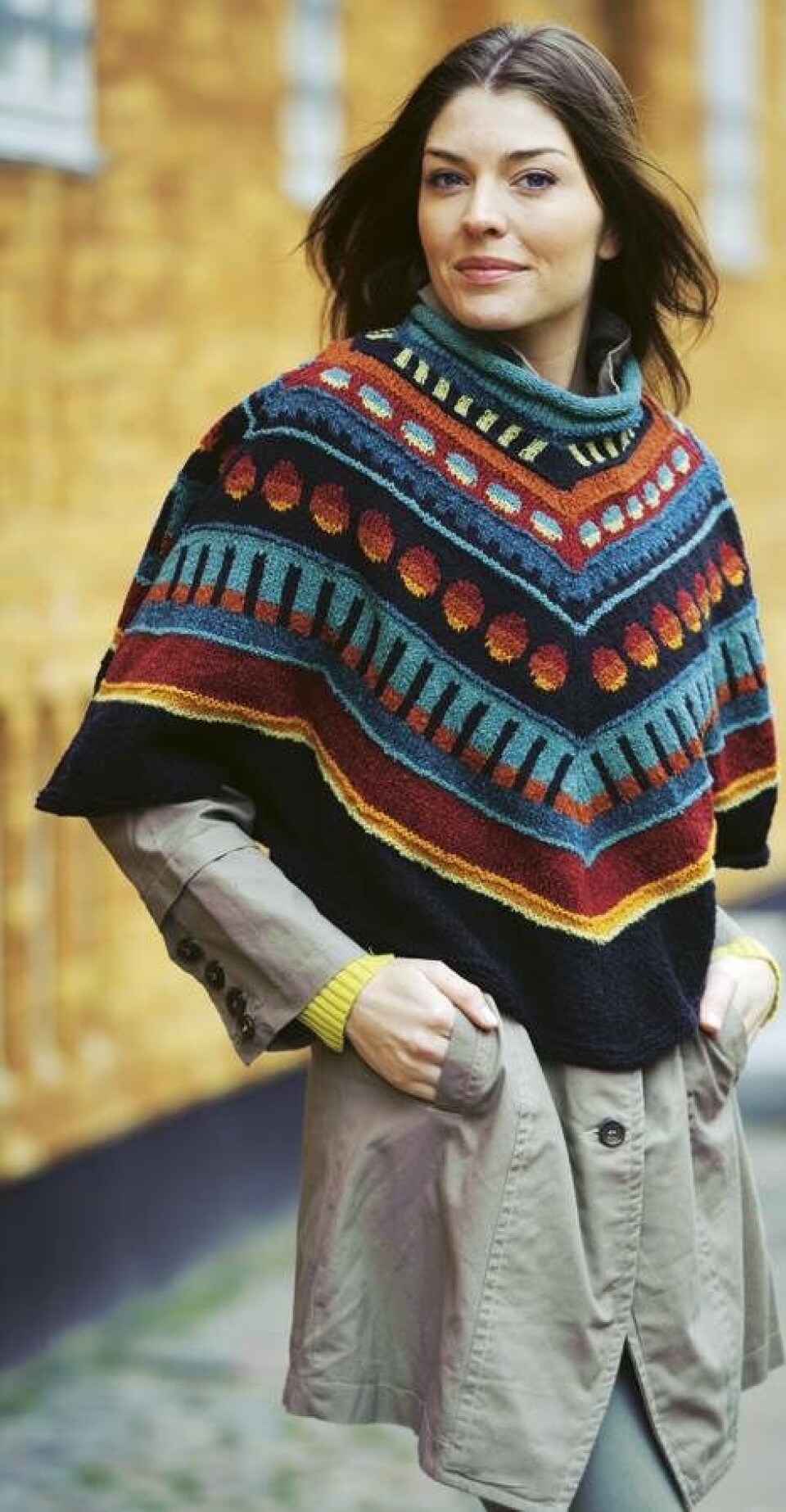 Flot strikket poncho fra Hjemmet
