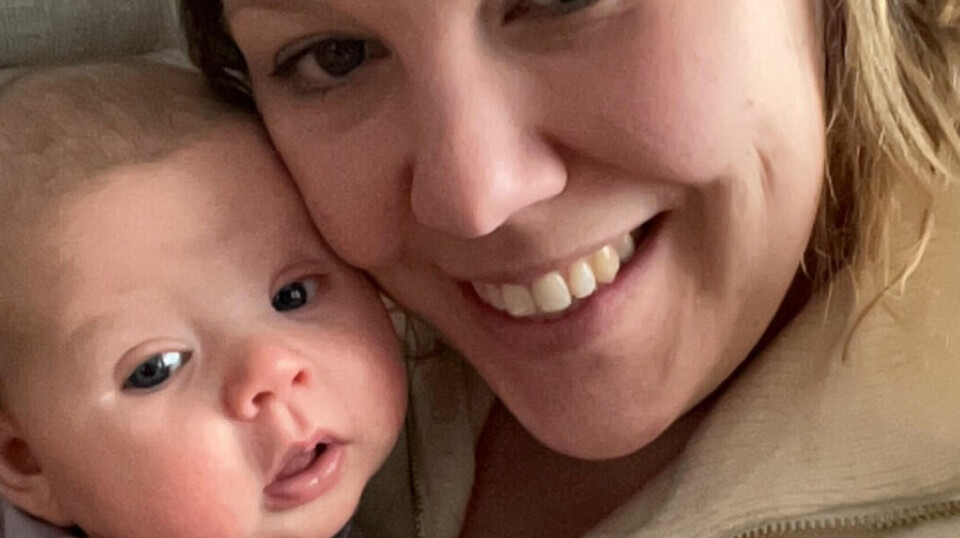 ”Mor har spildt,” råbte 3-årige Theodor fra kælderen – og så hørte de babygråd