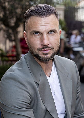 Private optagelser: 'Robinson'-Marc giver status fra hospitalssengen