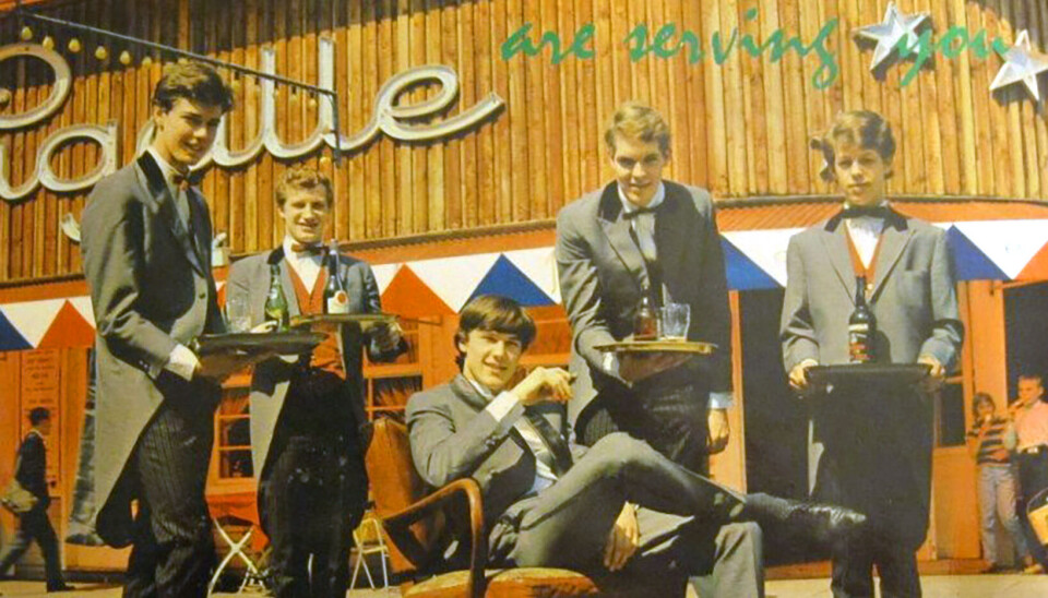 En purung Tommy Seebach (til højre) i Sir Henry & His Butlers.