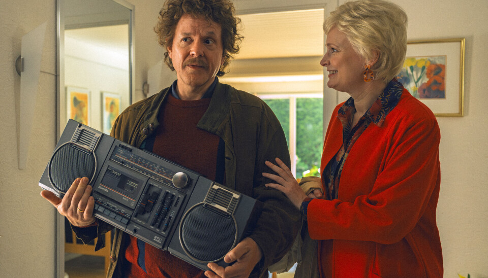 Vicki Berlin som Hilda Heick og Anders Matthesen som Tommy Seebach i 'Under stjernerne på himlen'.