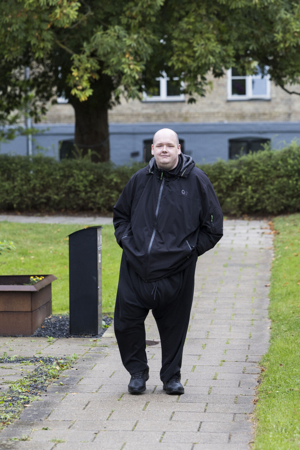 – Jeg elsker at gå tur i regnvejr. Så kan jeg mærke, jeg er udenfor, fortæller Stefan, der er oppe på at gå en god kilometer om dagen.
