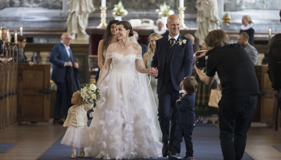 Troels Lyby, Cecilie Stenspil og parrets børn Ellinor Rose og Samuel Alfred, da de blev gift i Vor Frelser Kirke i 2022.
