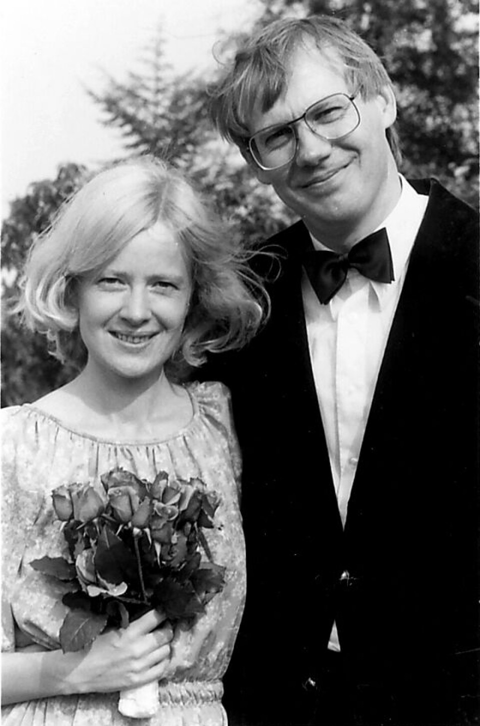 Marianne og Nils blev gift i 1982. – Roserne havde små dråber på, og det var Nils, som bestilte buketten til mig.