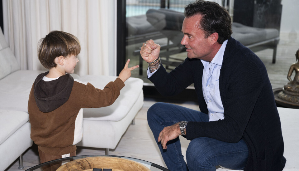 Der blev leget sten, saks og papir med treårige Noah.