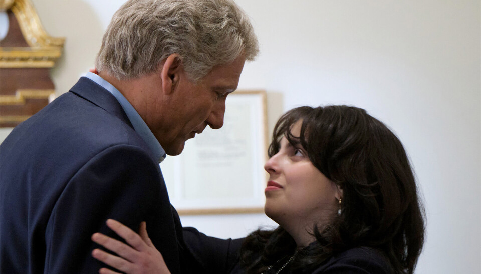 Clive Owen og Beanie Feldstein som Bill Clinton og Monica Lewinsky i ”Impeachment: American Crime Story”.