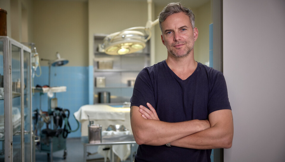 Jon Lange til pressemøde på 'Sygeplejeskolen', sæson 6.