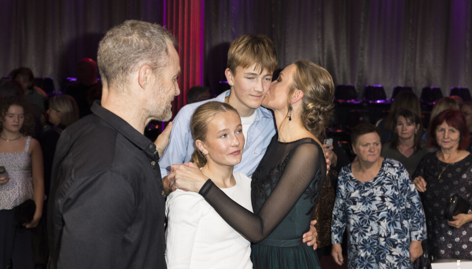Sara Lygums børn og mand har været med fredag efter fredag, og der var stor kærlighed fra familien efter afgørelsen, hvor Sara røg ud.