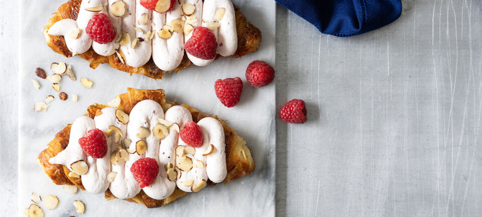 Smørstegte croissanter med hindbærcreme