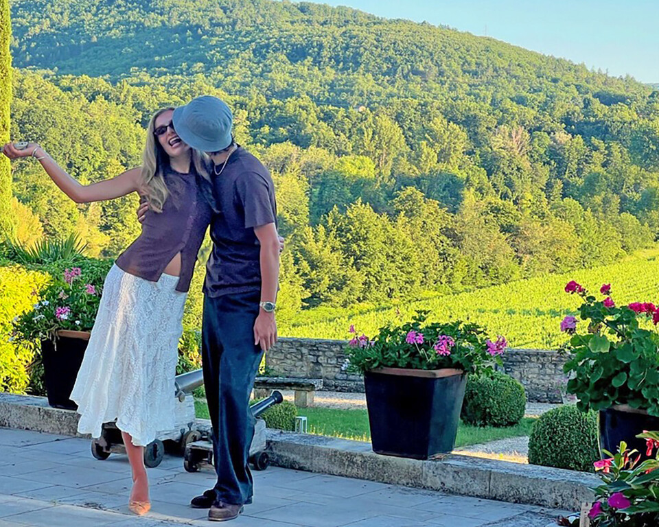 Nikolai og Benedikte elsker begge Château de Cayx, hvor de hvert år holder ferie med familier og venner.