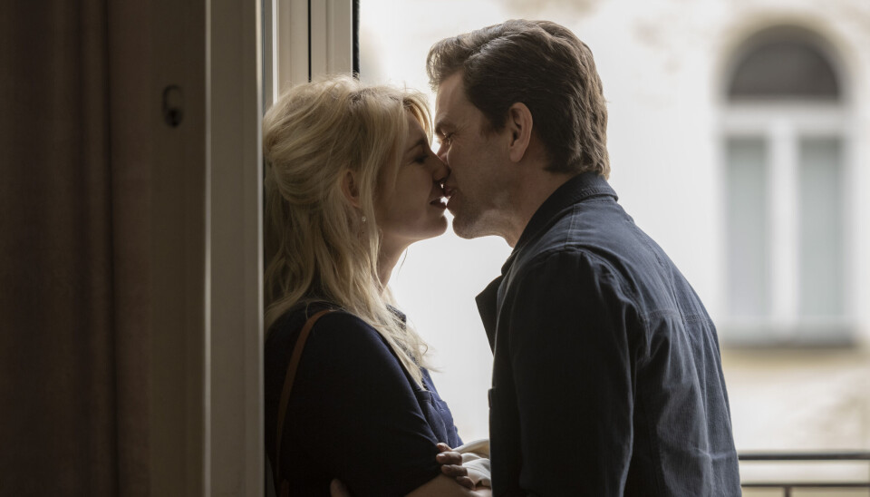 Jakob (Nikolaj Lie Kaas) er en succesfuld og dygtig arkitekt. Han er skilt fra Fanny, som han har Laura med, og er nu gift med erhvervspsykologen Amalie (Helene Reingaard Neumann). Sammen har de to-årige Mikkel.