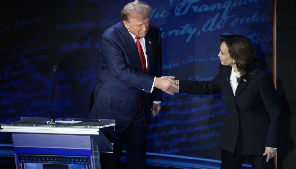 Inden deres første og eneste tv-duel viste Kamala storsind og trykkede hånd med sin modstander, republikaneren Donald Trump.