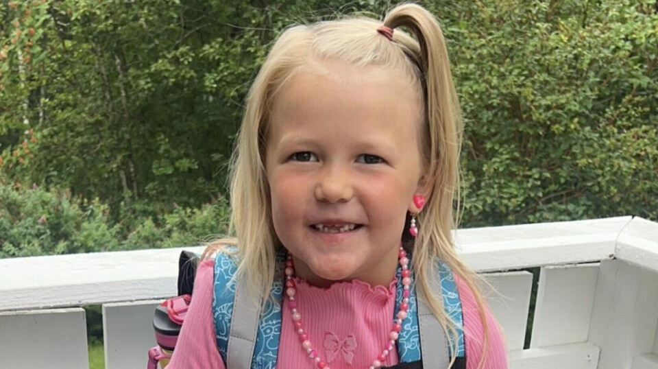 ”Føj, hvad er der sket med dig?” spurgte damen 6-årige Elena – svaret gjorde hendes mor stolt
