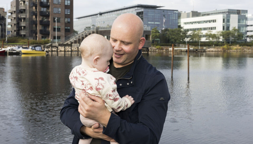 – Olivia har min nysgerrighed og Camillas kæmpe temperament. I morges lå hun på gulvet og skreg, fordi hun ikke måtte kravle ind i opvaskemaskinen.