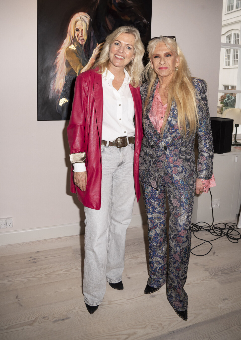 Journalist Lotte Thor og Sanne Salomonsen.